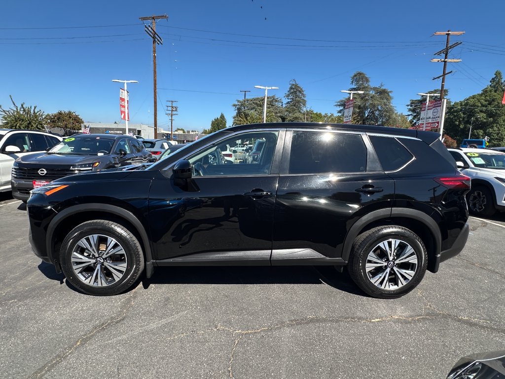 Used 2023 Nissan Rogue SV FWD image 3