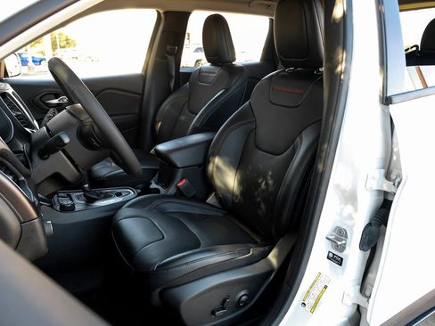 Used 2022 Jeep Cherokee Trailhawk w/ Premium Leather Package image 8