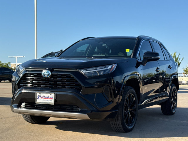 Used 2022 Toyota RAV4 SE AWD/4WD image 3