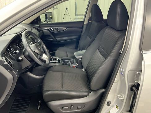 Used 2020 Nissan Rogue SV FWD image 19