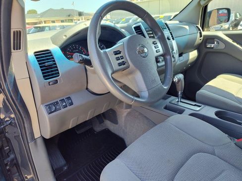 Used 2013 Nissan Frontier SV w/ SV Value Truck Pkg AWD/4WD image 18