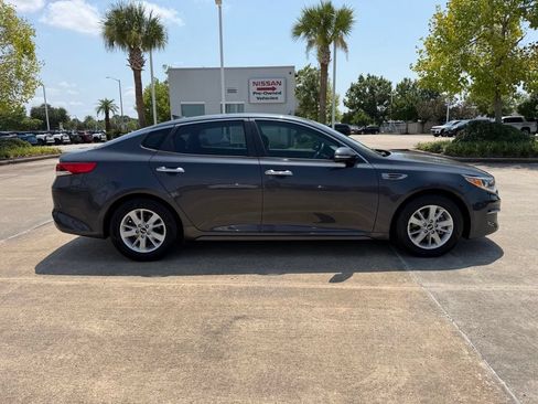 Used 2017 Kia Optima LX FWD image 6