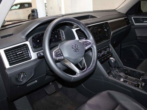 Used 2023 Volkswagen Atlas SE w/ Panoramic Sunroof Package image 12