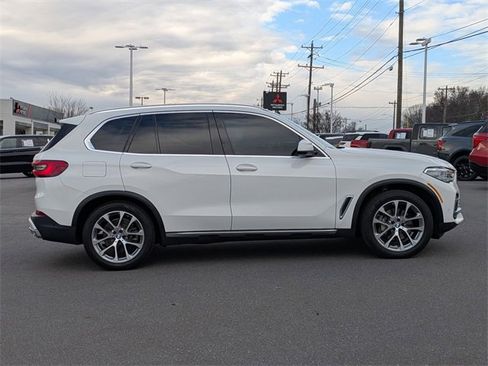 Used 2019 BMW X5 xDrive40i w/ Executive Package image 2