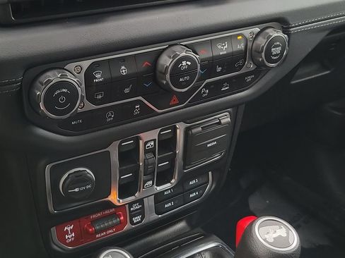 Used 2024 Jeep Wrangler Unlimited Rubicon w/ Technology Group AWD/4WD image 15