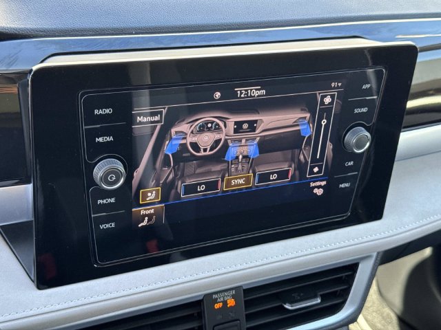 Certified 2025 Volkswagen Taos SE FWD image 14