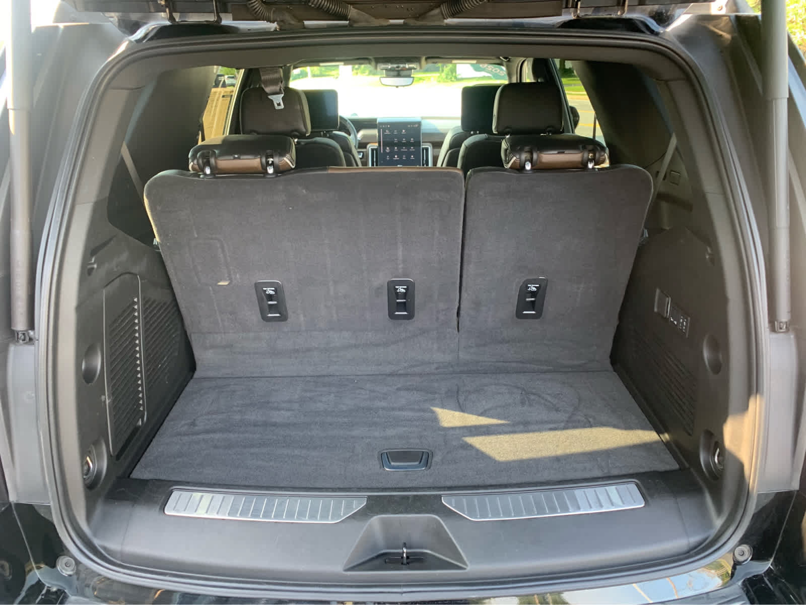 Used 2026 GMC Yukon Denali Ultimate w/ LPO, Floor Liner Package AWD/4WD image 6