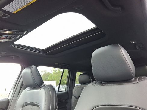 New 2025 Jeep Grand Cherokee Altitude image 9