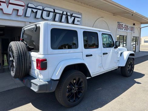 Used 2024 Jeep Wrangler Unlimited Sahara AWD/4WD image 2