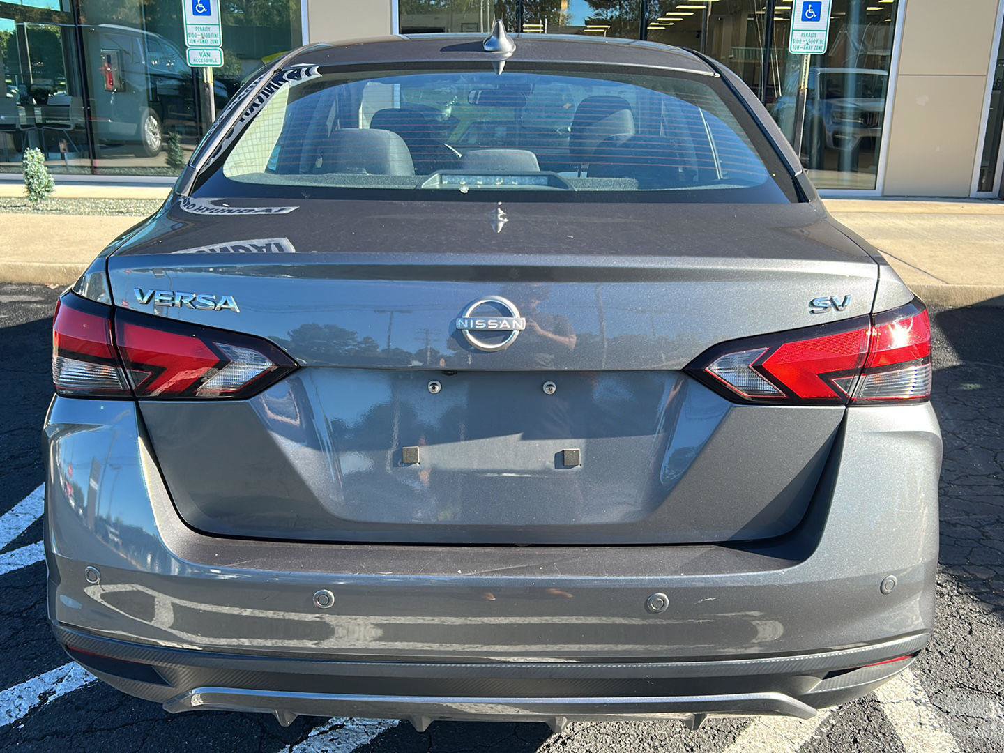 Used 2024 Nissan Versa SV FWD image 5