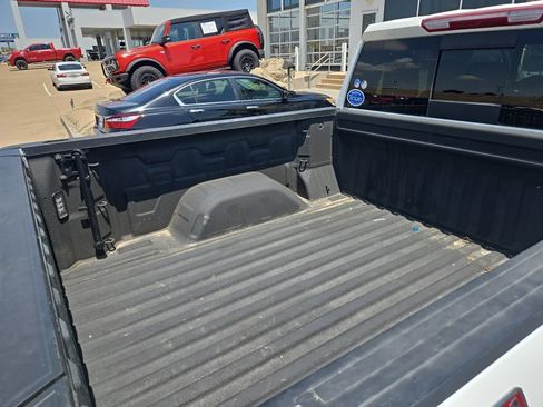 Used 2022 GMC Sierra 1500 SLT w/ SLT Convenience Package AWD/4WD image 7