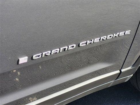 Certified 2025 Jeep Grand Cherokee Laredo image 7