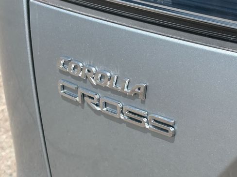Used 2025 Toyota Corolla Cross XLE w/ Convenience Package FWD image 11
