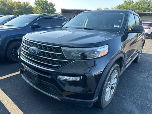 Used 2023 Ford Explorer XLT w/ Equipment Group 202A AWD/4WD image 18