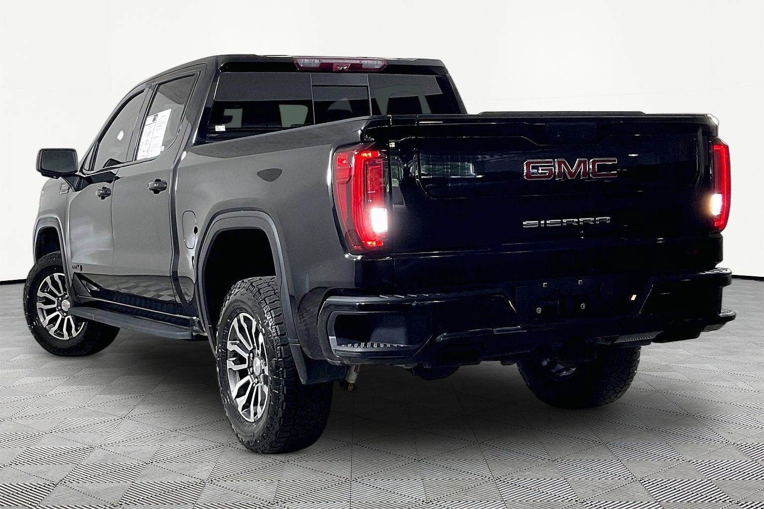 Used 2021 GMC Sierra 1500 AT4 w/ AT4 Premium Package AWD/4WD image 5