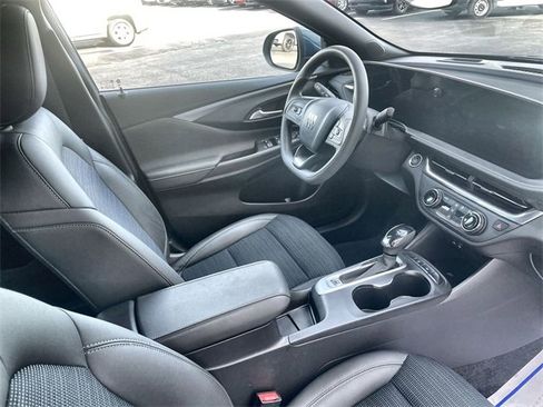 Used 2025 Buick Envista Preferred w/ Advanced Safety Package image 18