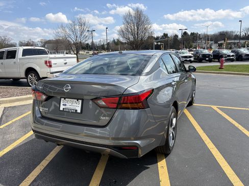 Used 2021 Nissan Altima 2.5 S AWD/4WD image 6