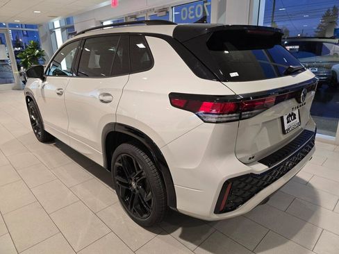 New 2026 Volkswagen Tiguan SE R-Line image 5