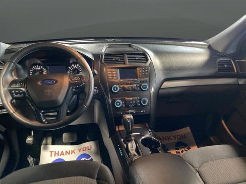 Used 2018 Ford Explorer XLT image 5