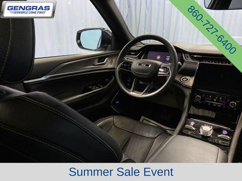 Used 2023 Jeep Grand Cherokee Overland AWD/4WD image 41
