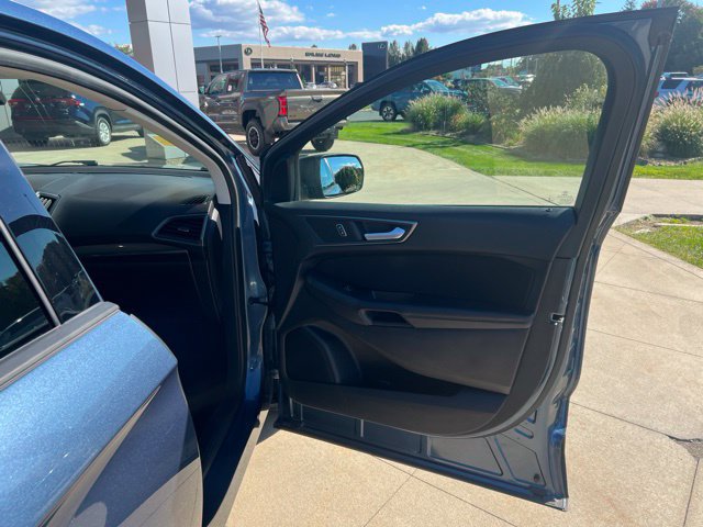 Used 2019 Ford Edge SE FWD image 34