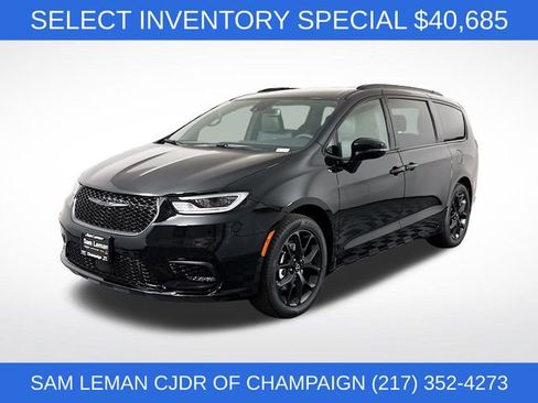 New 2026 Chrysler Pacifica Select w/ S Appearance Package image 3