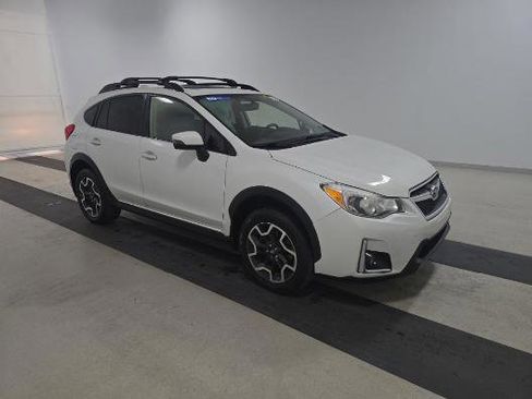 Used 2017 Subaru Crosstrek 2.0i Limited image 3