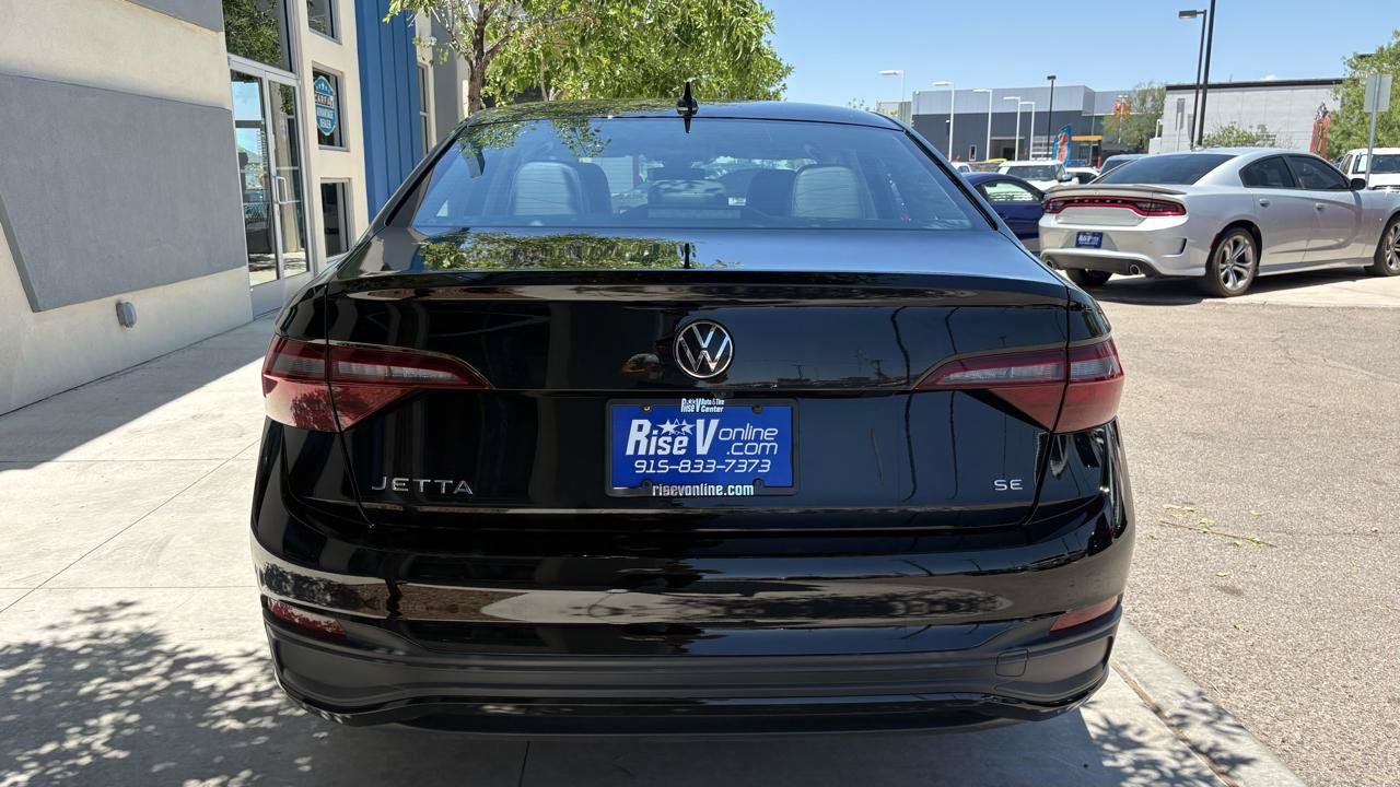 Used 2024 Volkswagen Jetta SE FWD image 6