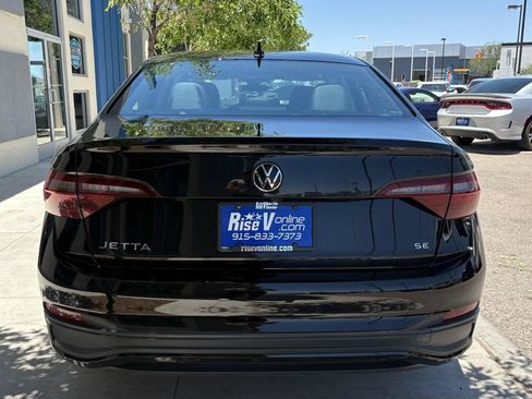 Used 2024 Volkswagen Jetta SE FWD image 6