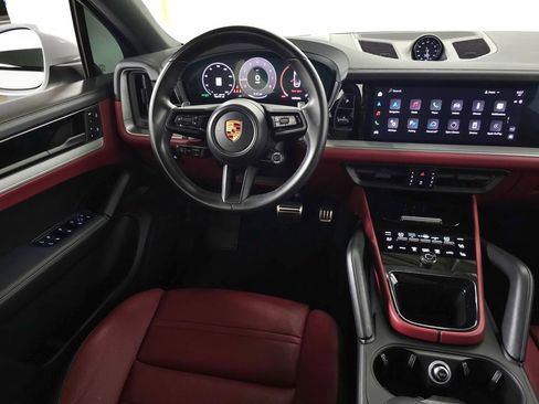 Used 2024 Porsche Cayenne S AWD/4WD image 20
