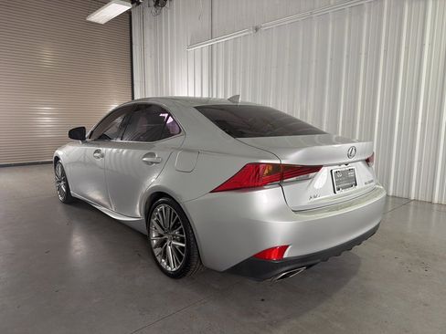 Used 2017 Lexus IS 200t image 4