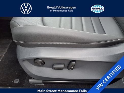 Certified 2025 Volkswagen Taos SEL w/ Black Wheel Plus Package AWD/4WD image 23