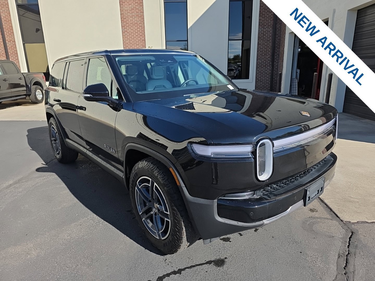 Used 2025 Rivian R1S Adventure Dual AWD/4WD image 1