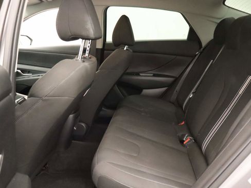 Used 2025 Hyundai Elantra Hybrid FWD image 16