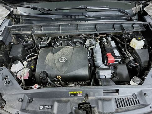 Used 2021 Toyota Highlander XLE AWD/4WD image 35