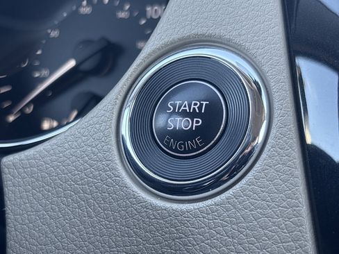 Used 2017 Nissan Rogue SL w/ SL Premium Package image 28