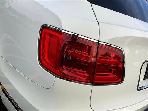 Used 2017 Bentley Bentayga AWD/4WD image 22