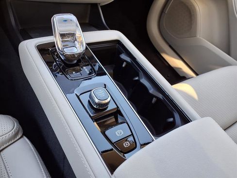 New 2026 Volvo XC90 B6 Ultra image 13