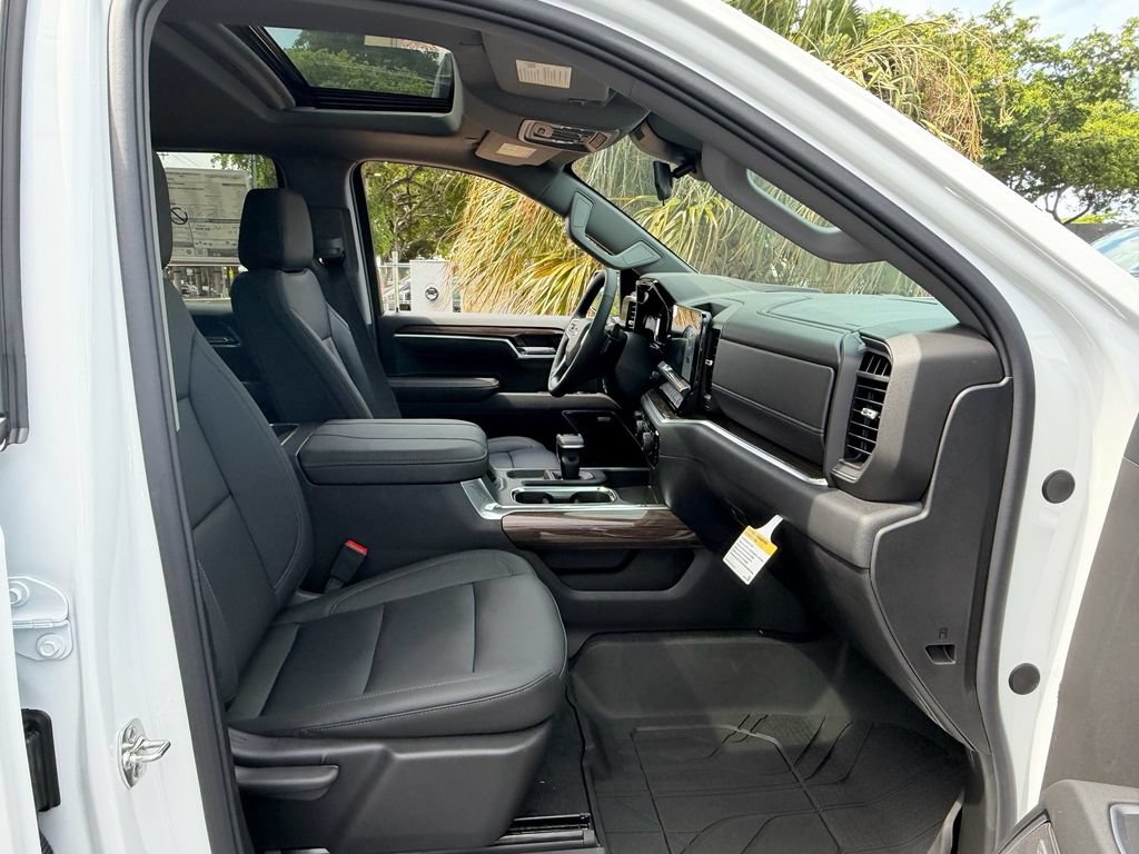 New 2026 Chevrolet Silverado 1500 RST w/ Redline Edition AWD/4WD image 9