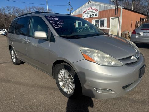 Used 2007 Toyota Sienna XLE Limited image 3