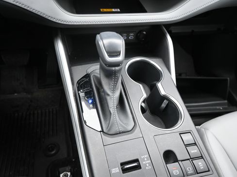 Used 2023 Toyota Highlander XLE image 17