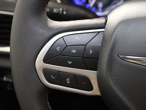 Used 2024 Chrysler Pacifica Pinnacle image 38