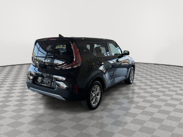 Used 2025 Kia Soul LX FWD image 11