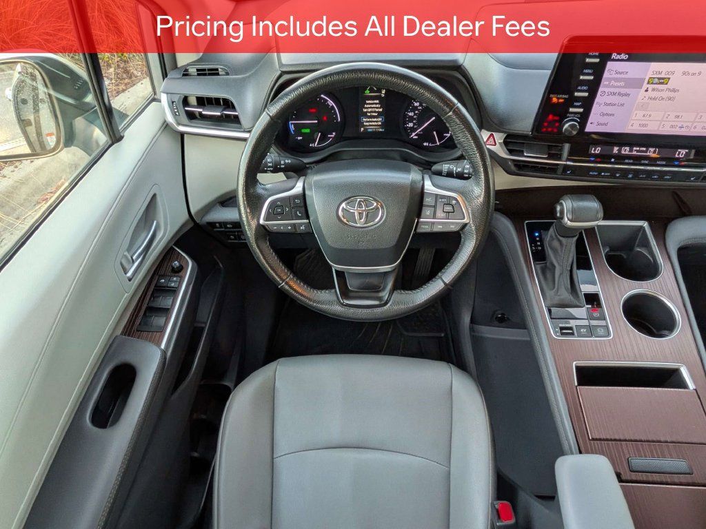 Used 2023 Toyota Sienna XLE FWD image 18