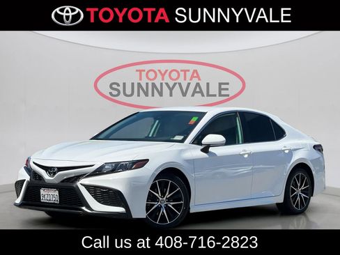 Used 2022 Toyota Camry SE FWD image 2