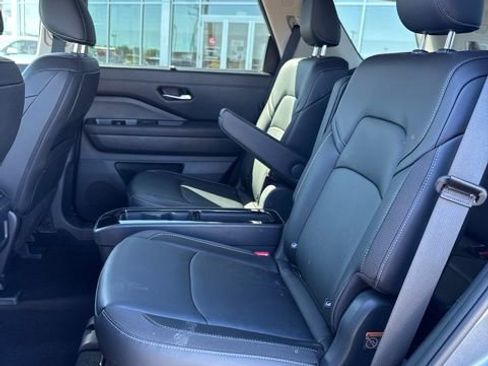 Certified 2025 Nissan Pathfinder SL w/ SL Premium Package AWD/4WD image 10