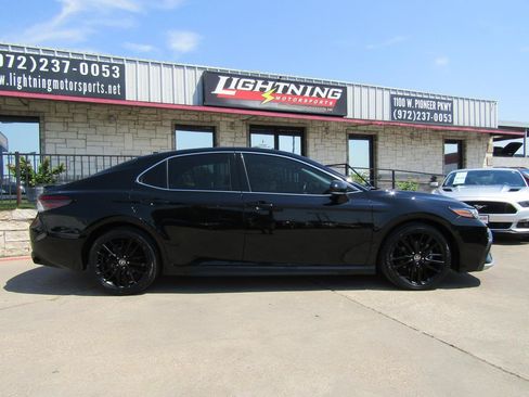 Used 2021 Toyota Camry XSE FWD image 5
