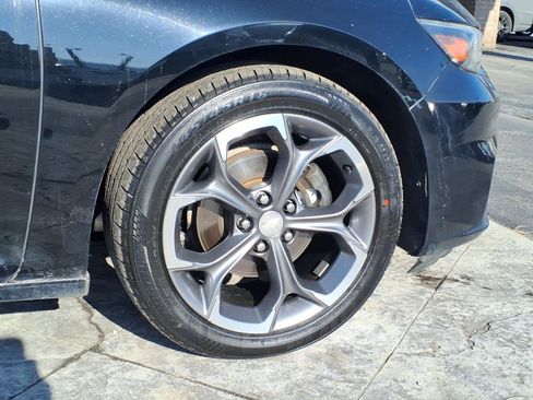 Used 2017 Chevrolet Malibu LT FWD image 6