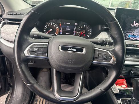 Used 2022 Jeep Compass Latitude AWD/4WD image 11