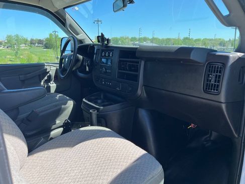 Used 2021 Chevrolet Express 2500 RWD image 12